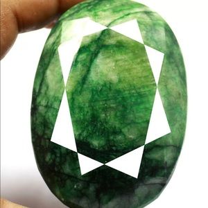 Museum grade Nature Green Emerald Oval Shape 1305.00 Ct Certified